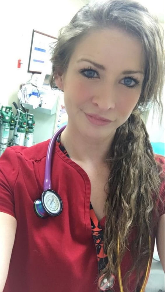 Sexy infermiera calda dottore o paziente nel mio ospedale
 #95377133