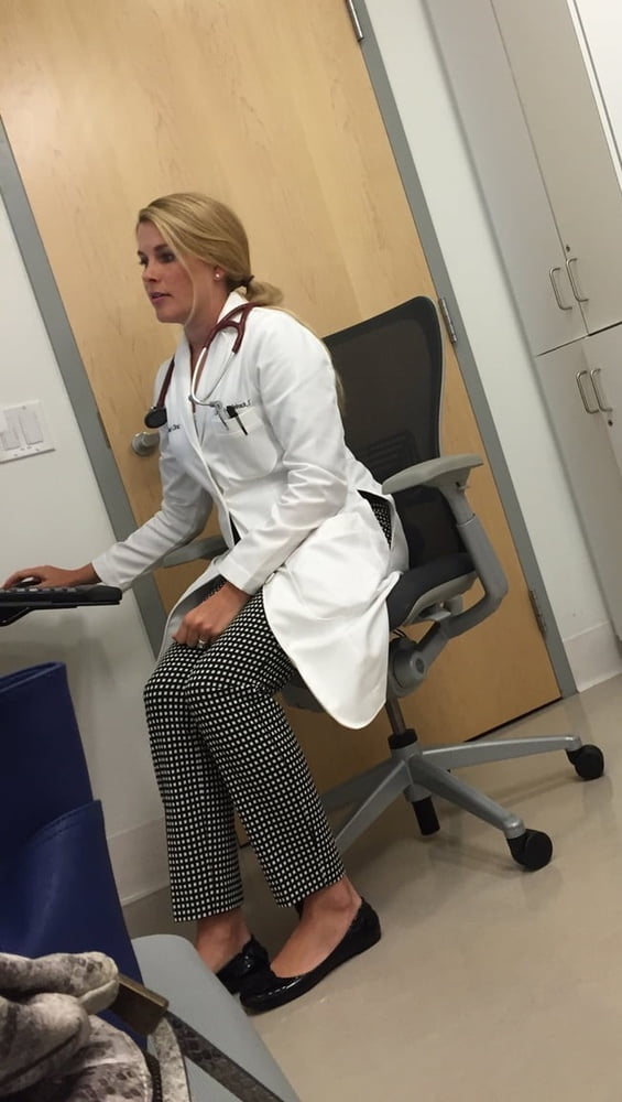 Sexy heiße Krankenschwester Arzt oder Patient in meinem Krankenhaus
 #95377194