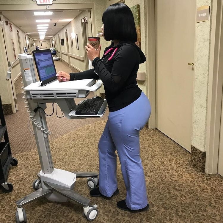 Sexy heiße Krankenschwester Arzt oder Patient in meinem Krankenhaus
 #95377231