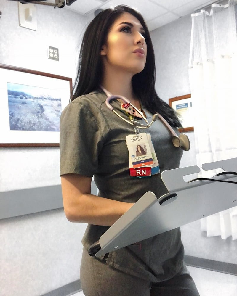 Sexy infermiera calda dottore o paziente nel mio ospedale
 #95377234