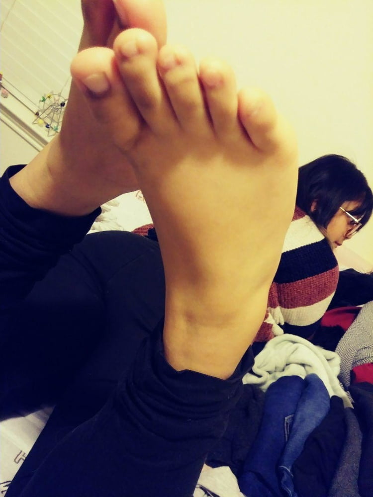 Asiatische Mädchen Füße
 #99215163