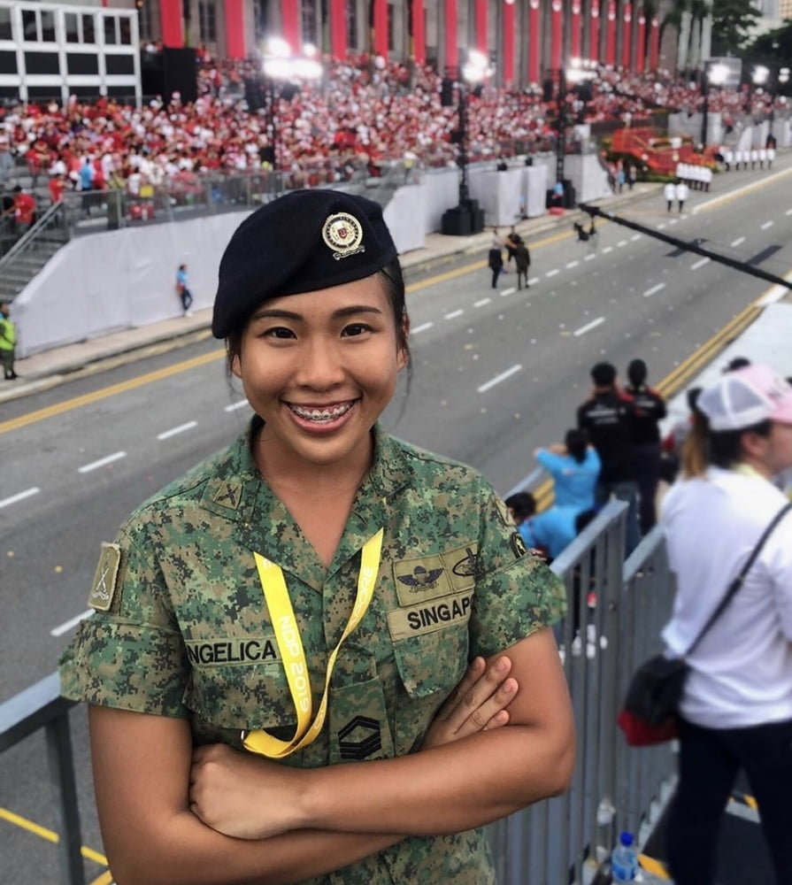 Heißes singapurisches Armeemädchen Angelika (non-porn)
 #88592303