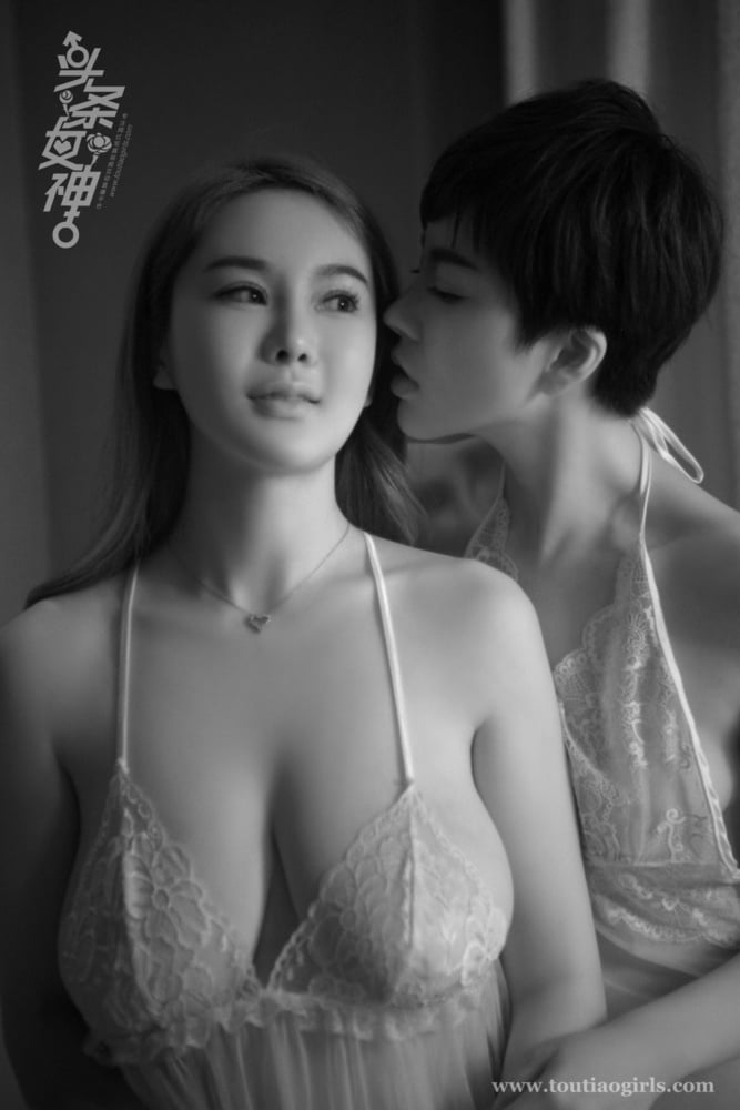 Beau modèle chinois yi yang
 #103934887