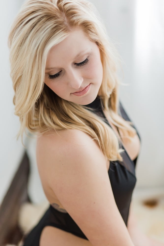 Sexy amateur blonde milf femme bailey exposé avec petits seins
 #93714640