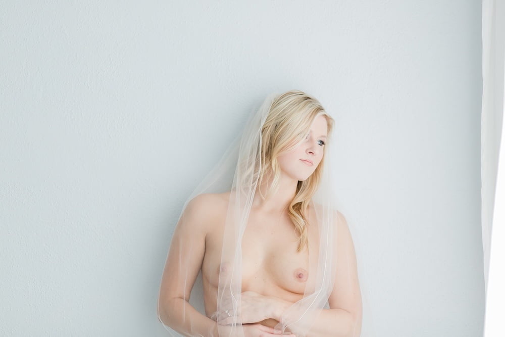 Sexy amateur blonde milf femme bailey exposé avec petits seins
 #93714680