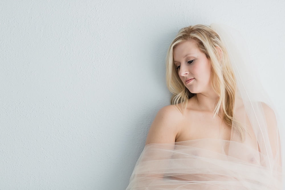 Sexy amateur blonde milf femme bailey exposé avec petits seins
 #93714692