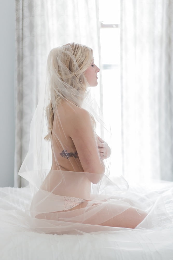 Sexy amateur blonde milf femme bailey exposé avec petits seins
 #93714704