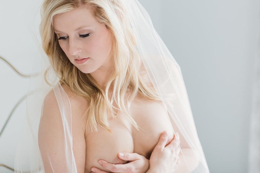 Sexy amateur blonde milf femme bailey exposé avec petits seins
 #93714707
