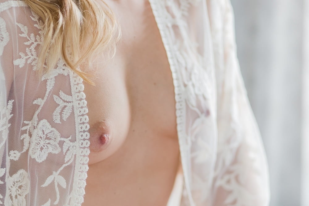 Sexy amateur blonde milf femme bailey exposé avec petits seins
 #93714720