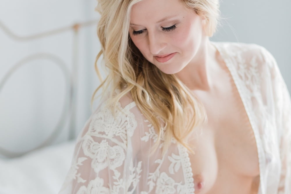 Sexy amateur blonde milf femme bailey exposé avec petits seins
 #93714727