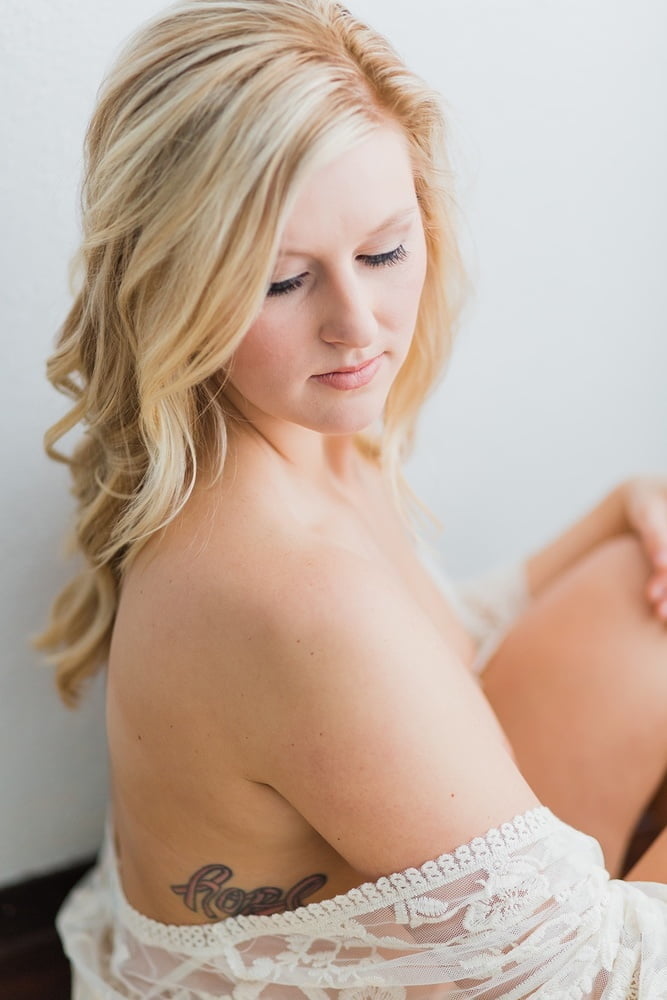 Sexy amateur blonde milf femme bailey exposé avec petits seins
 #93714770