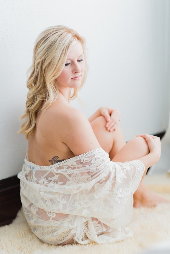 Sexy amateur blonde milf femme bailey exposé avec petits seins
 #93714774