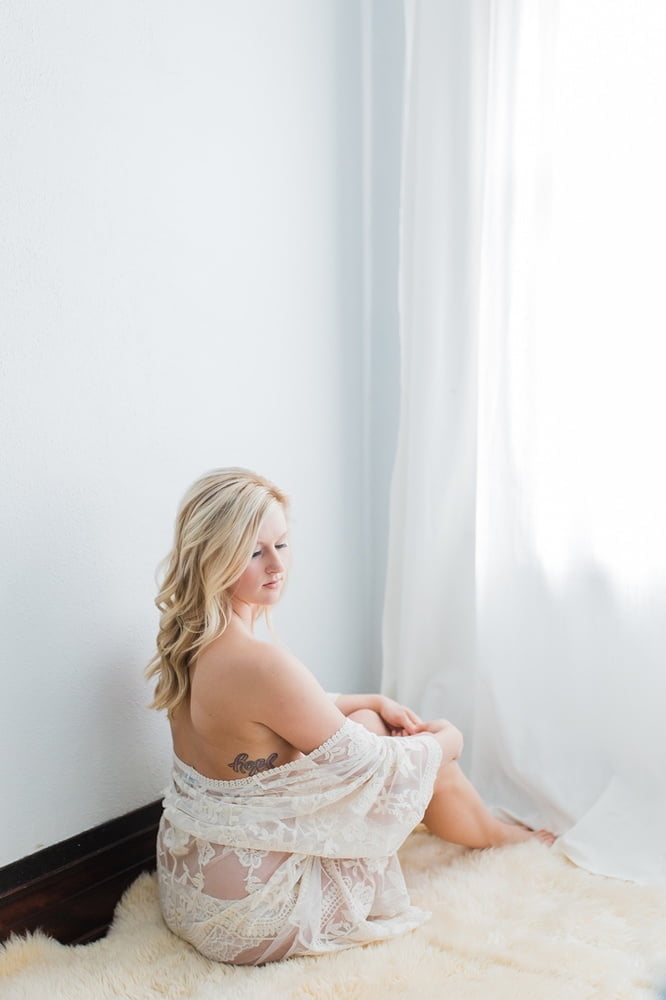 Sexy amateur blonde milf femme bailey exposé avec petits seins
 #93714778
