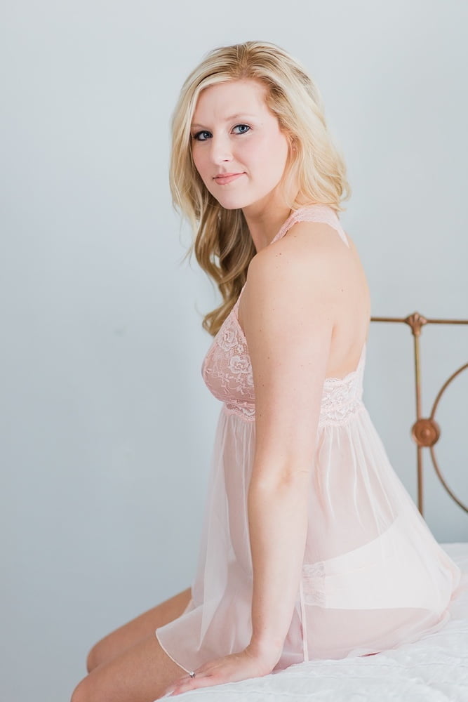 Sexy amateur blonde milf femme bailey exposé avec petits seins
 #93714797