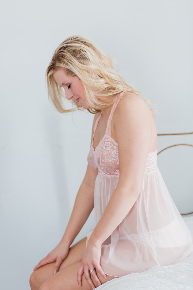 Sexy amateur blonde milf femme bailey exposé avec petits seins
 #93714801