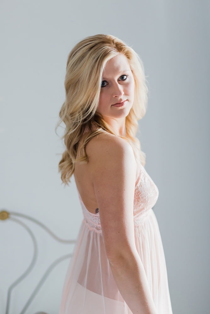 Sexy amateur blonde milf femme bailey exposé avec petits seins
 #93714811
