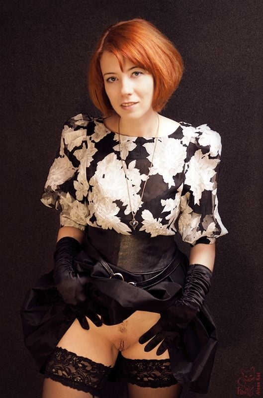 Modele rousse pose sans culotte + ejac faciale #96146862