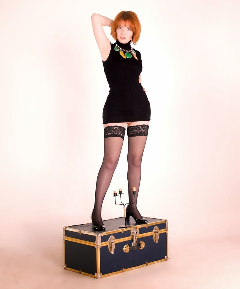 Modele rousse pose sans culotte + ejac faciale #96147205