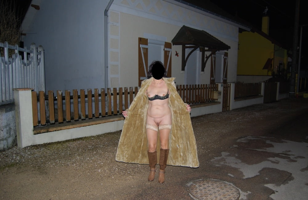 Desnudo bajo abrigo de piel 10
 #93204738