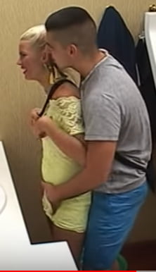 Une allumeuse blonde en mini robe se laisse peloter #90665282