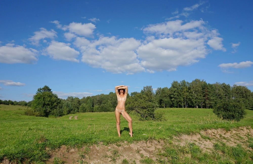 Disfrutando al aire libre 267
 #96429018