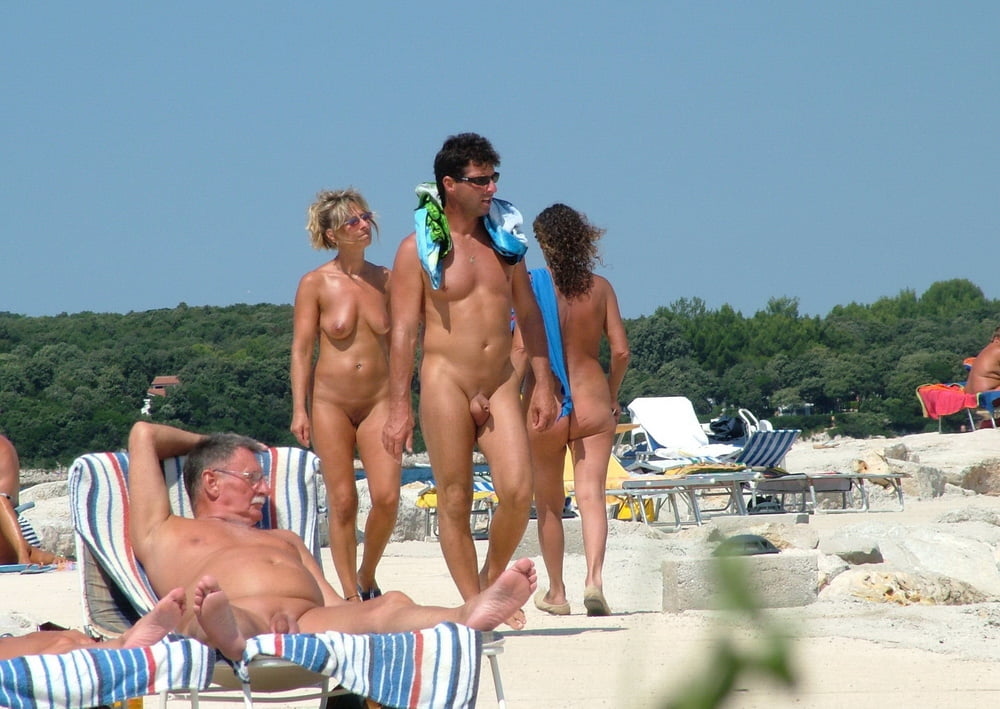 Vrai naturiste 33
 #95816279