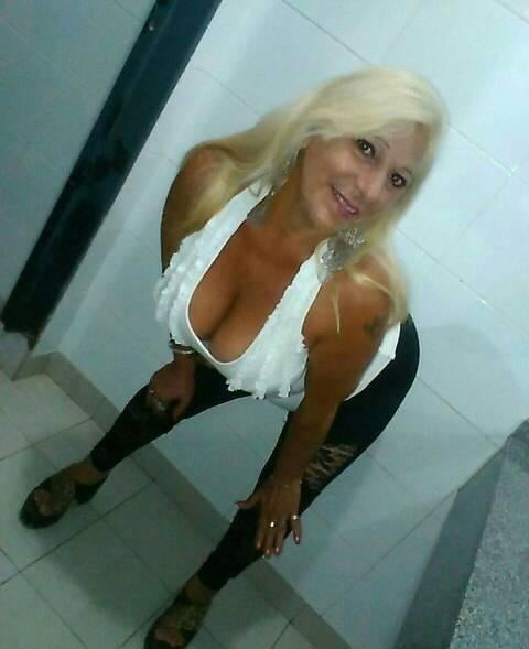 Madura Colina y Tetona #93854164