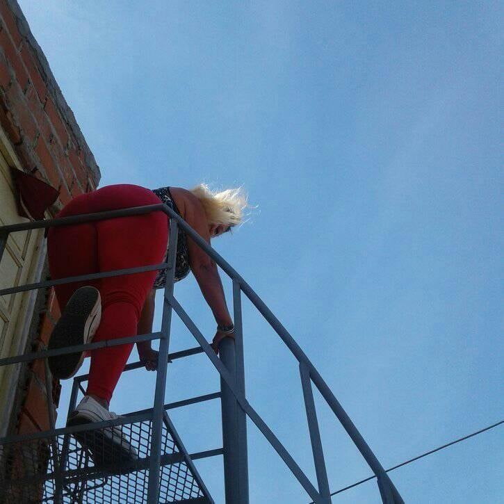 Madura Colina y Tetona #93854173