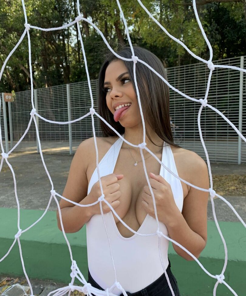 Gisele Carvalho desnuda #109380321