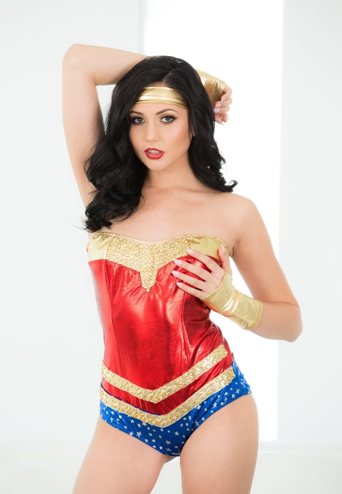 Wonder woman
 #99076137