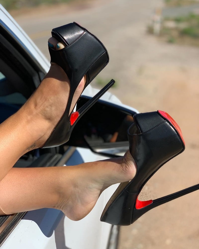 Zoccole e piedi sexy #102848578