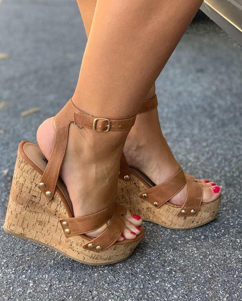Zoccole e piedi sexy #102848586