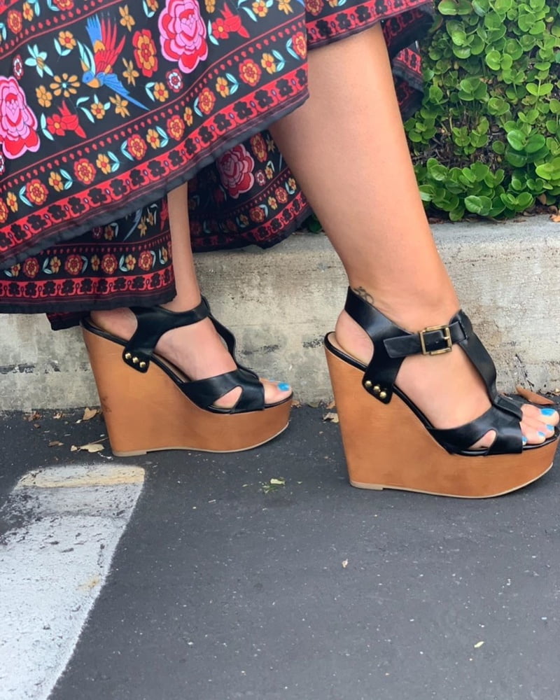 Zoccole e piedi sexy #102848592