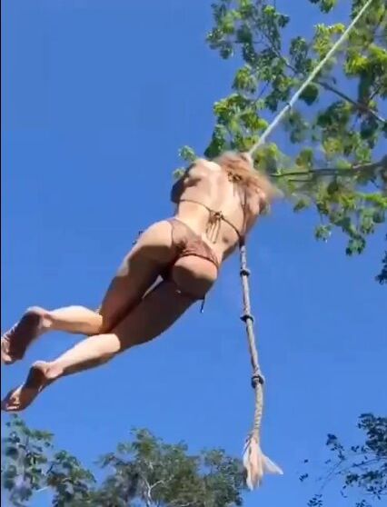 Caity Lotz desnuda #109253488