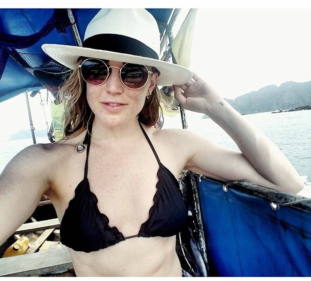 Caity Lotz desnuda #109253521