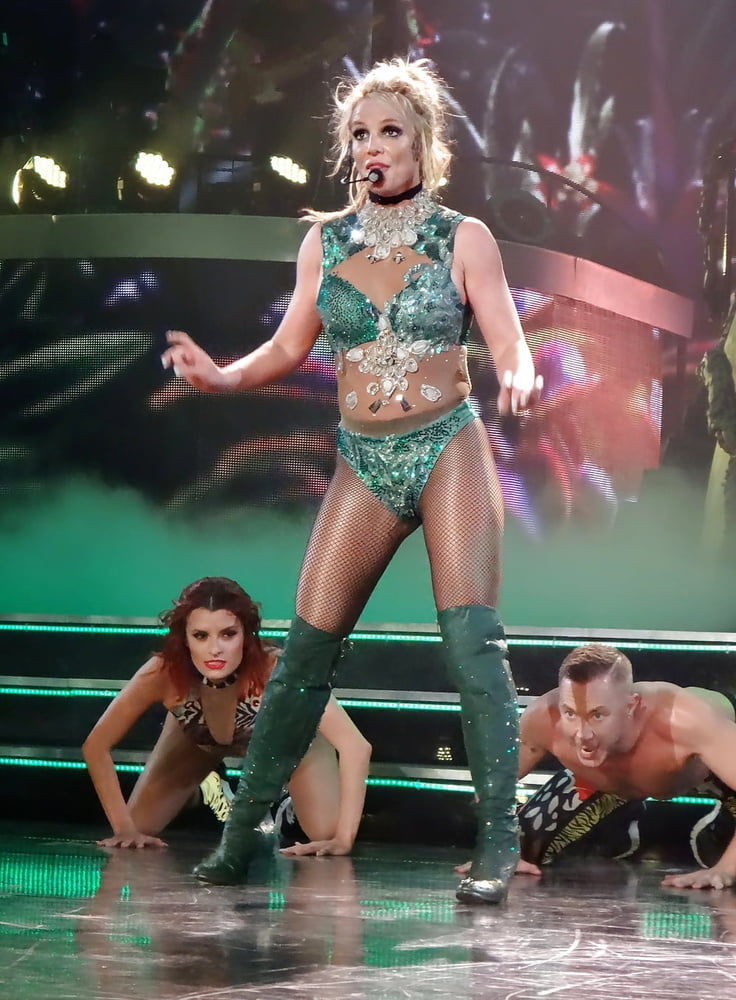 Britney spears en vivo en el escenario
 #98814591