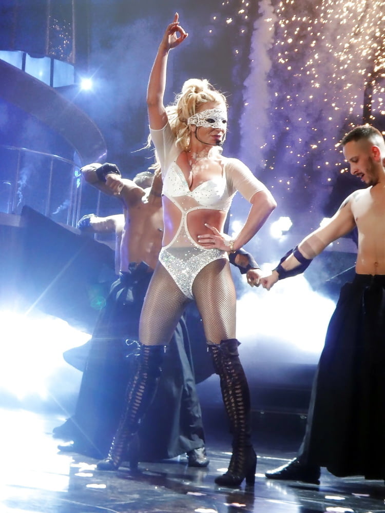 Britney spears en vivo en el escenario
 #98814594