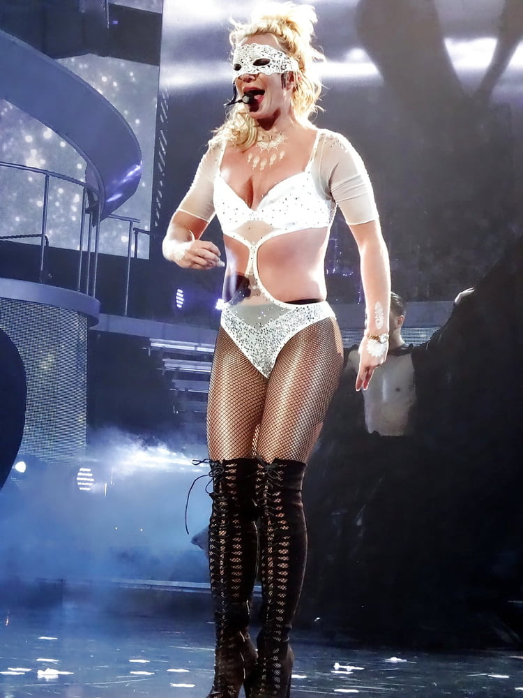 Britney spears en vivo en el escenario
 #98814597