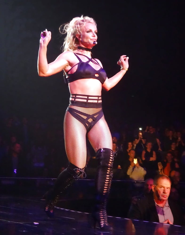 Britney spears en vivo en el escenario
 #98814612