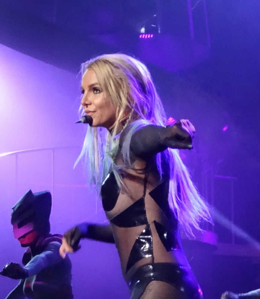 Britney spears en vivo en el escenario
 #98814665