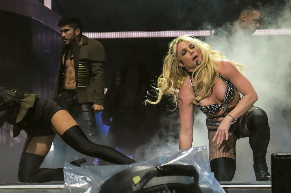 Britney spears en vivo en el escenario
 #98814688