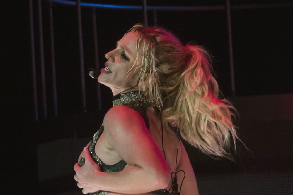 Britney spears en vivo en el escenario
 #98814710