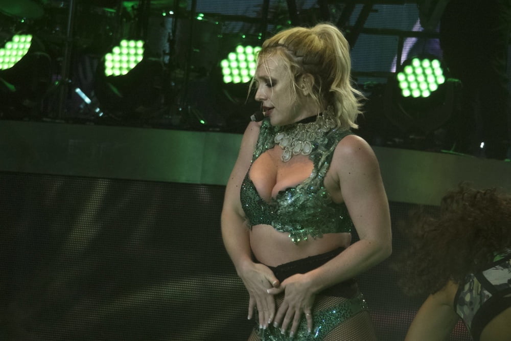 Britney spears en vivo en el escenario
 #98814720