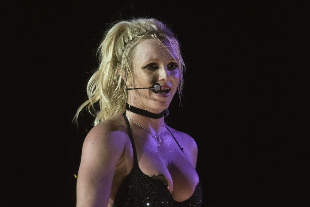 Britney spears en vivo en el escenario
 #98814724