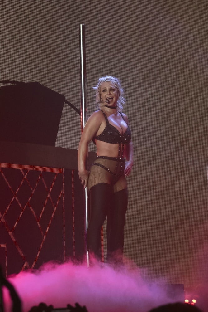 Britney spears en vivo en el escenario
 #98814738