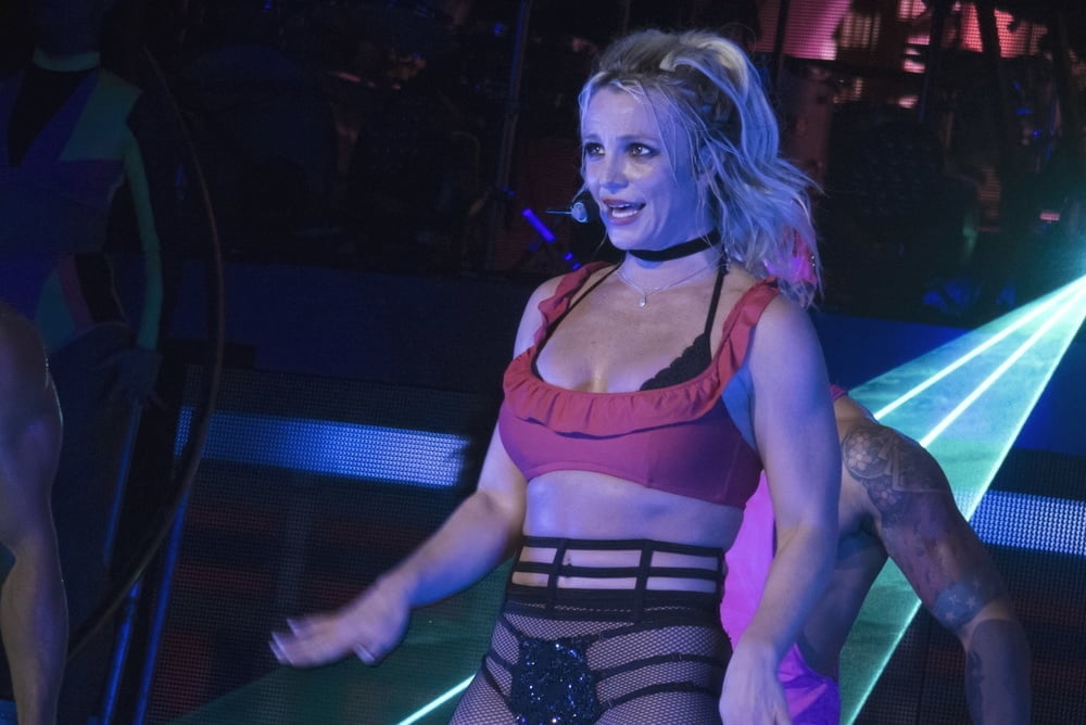 Britney spears en vivo en el escenario
 #98814743