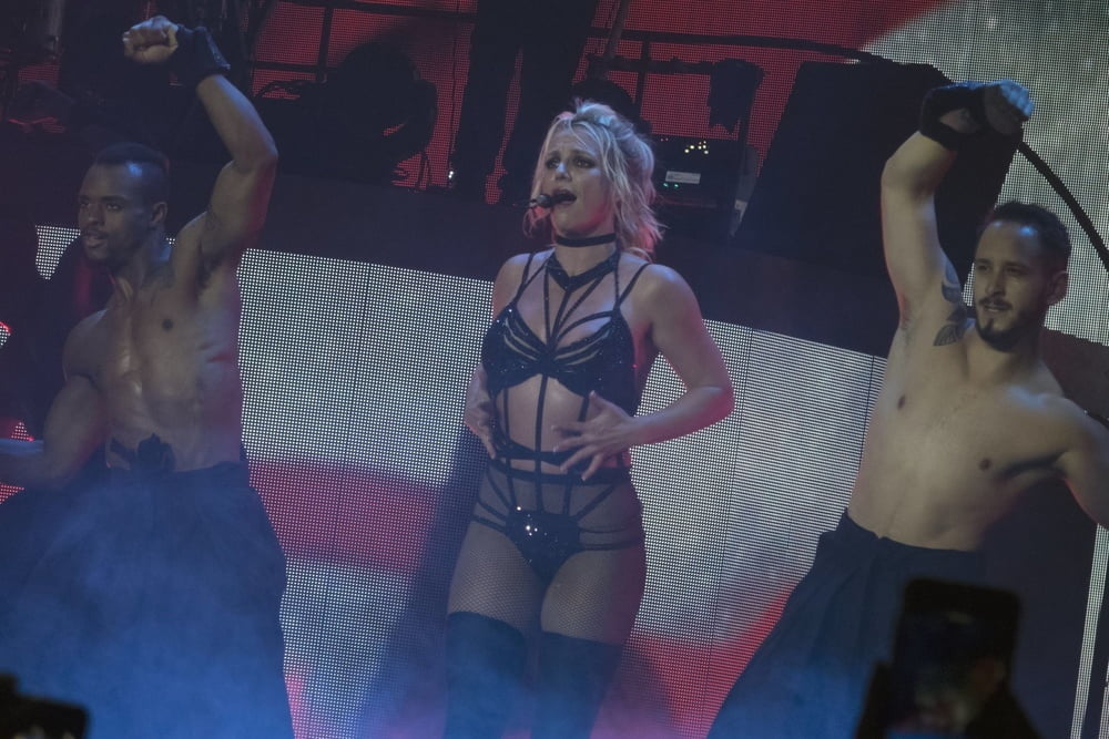Britney spears en vivo en el escenario
 #98814749