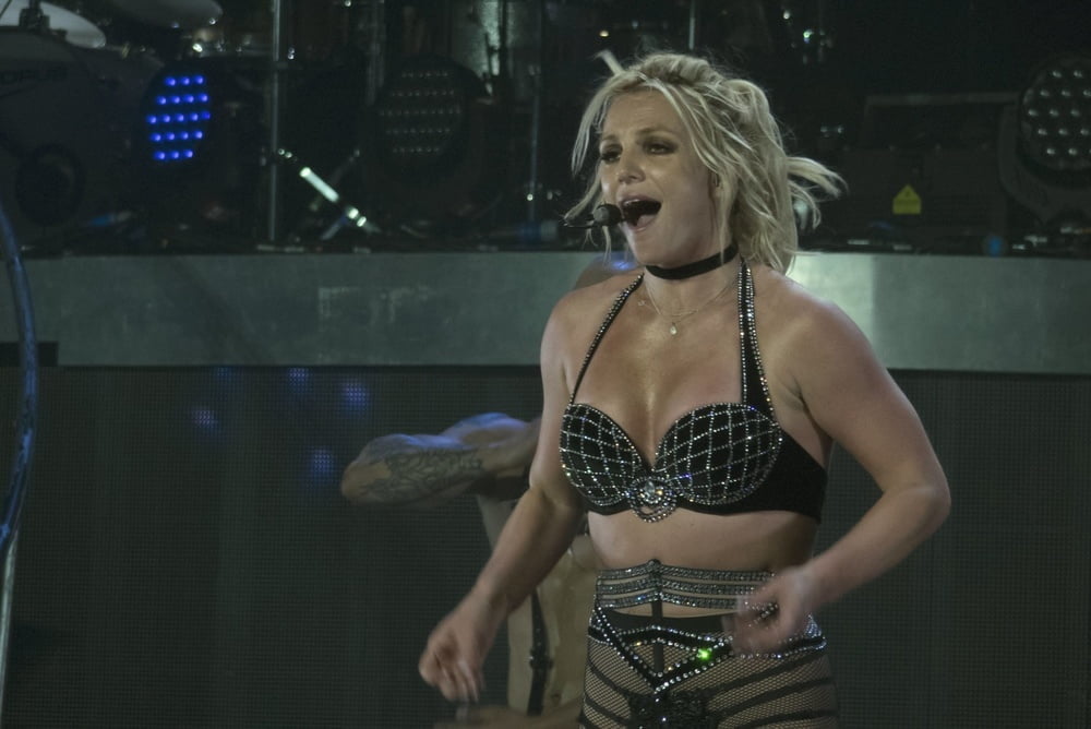 Britney spears en vivo en el escenario
 #98814755