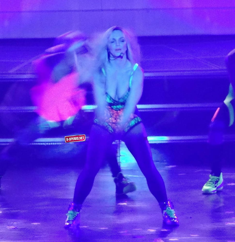 Britney spears en vivo en el escenario
 #98814764