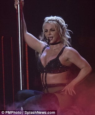 Britney spears en vivo en el escenario
 #98814791
